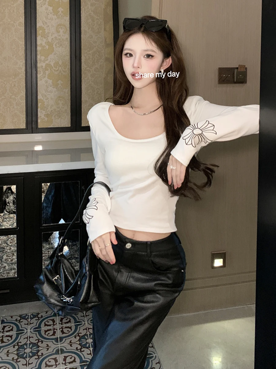 Slimming Effect American Retro Design Women's T-shirt Letter Print Pattern Low Waist Design Long Sleeve Short Length Top