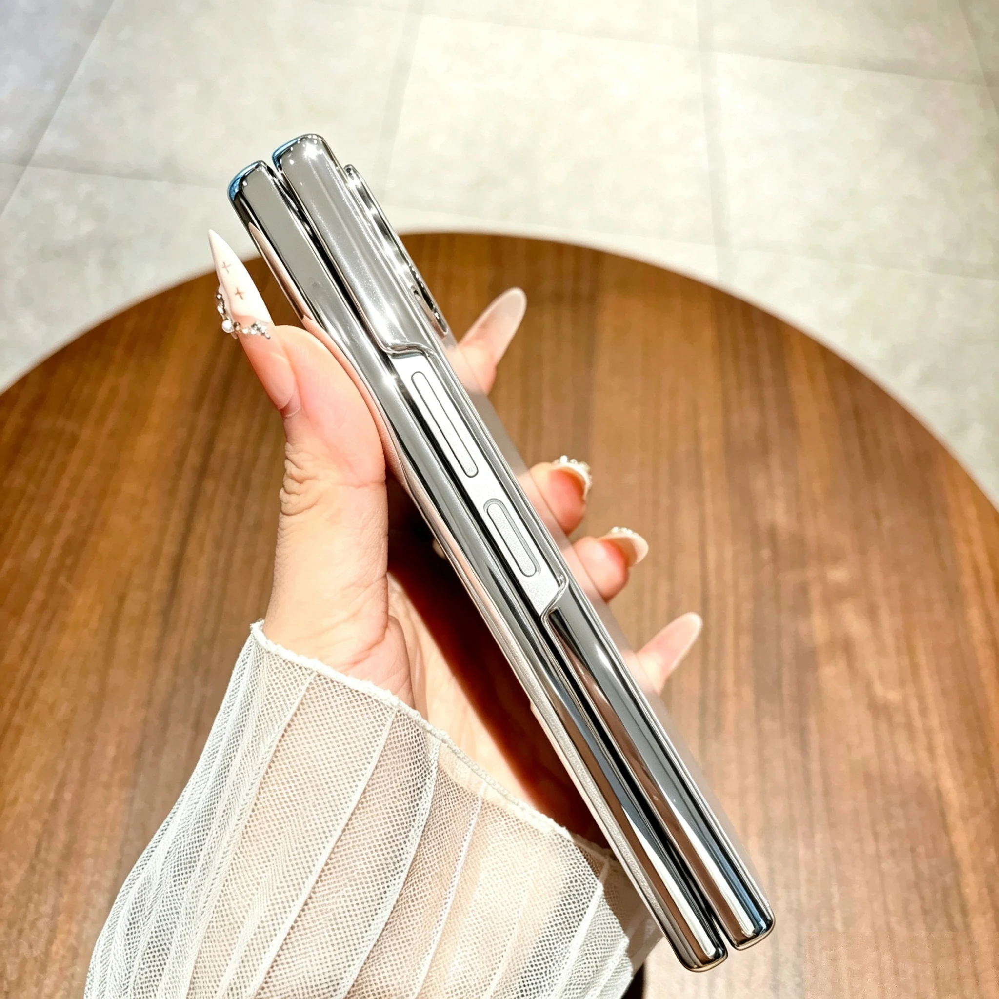 Für Samsung Galaxy Z Fold 8 Ultra Z Fold 8 7 6 Hülle mit luxuriösem, stilvollem Federgarnmuster und stoßfester Scharnier-Rückabdeckung