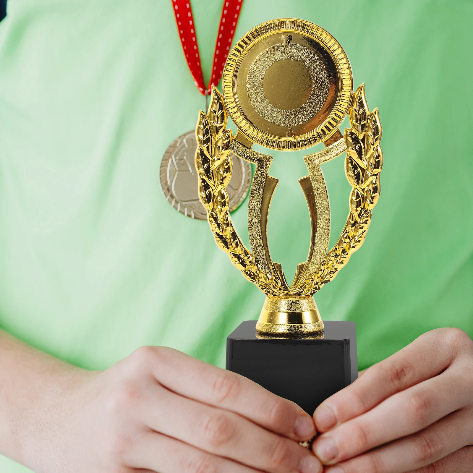 

Exquisite 3D Cartoon Plastic Trophy For Large Winner Small Office Decorative Plaything Multipurpose Durable