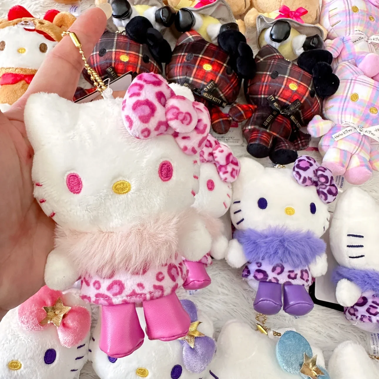 Porte-clés en peluche Hello Kitty, décoration de sac à dos exquise, imprimé léopard mignon, décoration suspendue, cadeau de noël