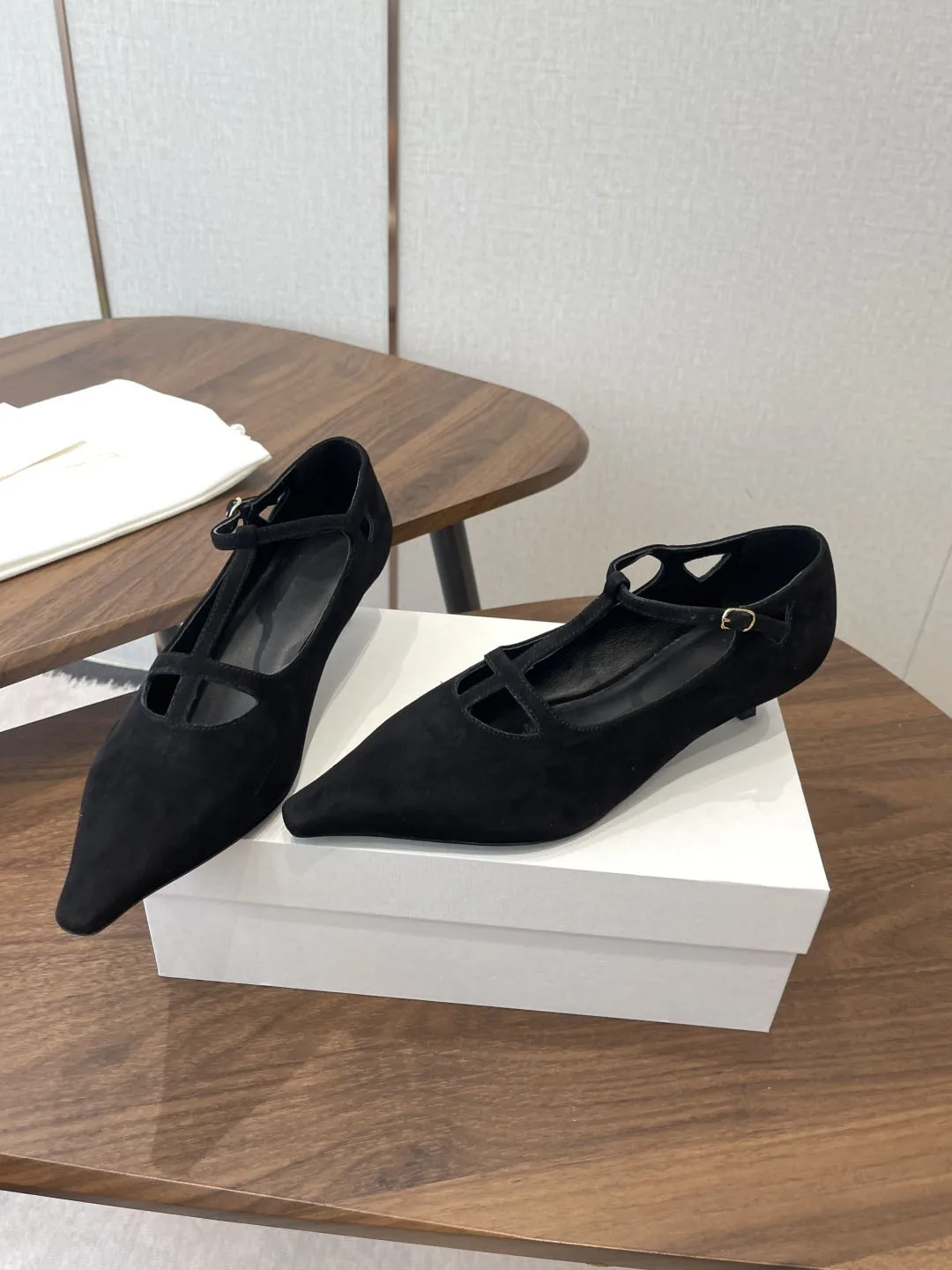 Picture 6: Women's Leather Pumps Kitten Heel T-strap Design Shoes