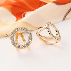Fashion Rhinestone Round Scarf Buckle Hollow Crystal Brooches Simp licity Round Holder Silk Shawl Buckle Ring Scarf Jewelry Gift