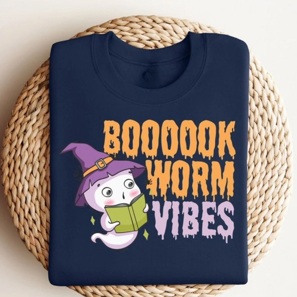 سويت شيرت قراءة الهالوين من Spooky Reader Vibes، معلم مكتبة الشبح الكتب، ملابس خروج نسائية للخريف والشتاء