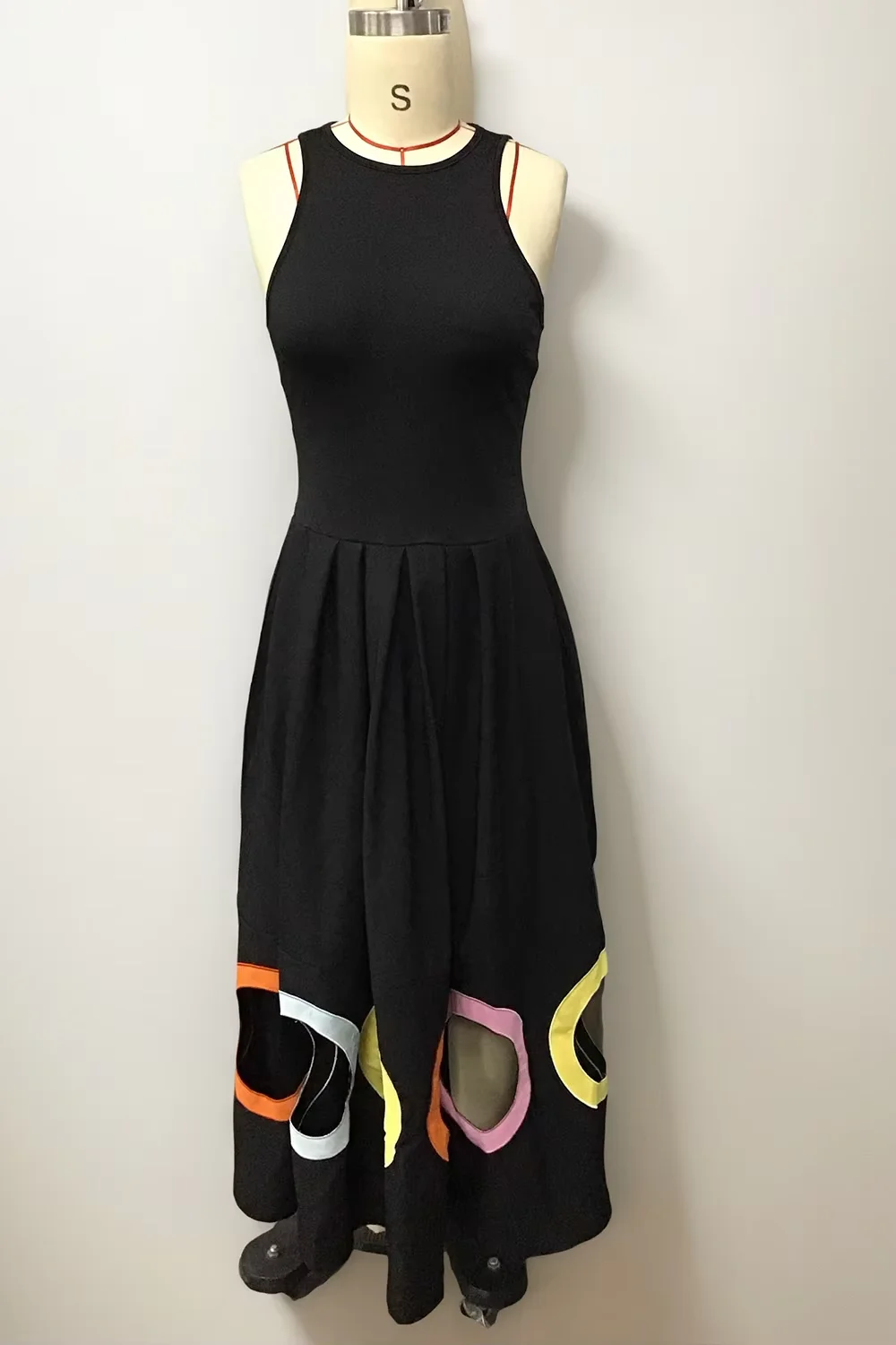 Abiti senza maniche da donna Abbigliamento nero Estate Arcobaleno stampato Cerchio scava fuori Abito formale a trapezio da ballo a vita alta