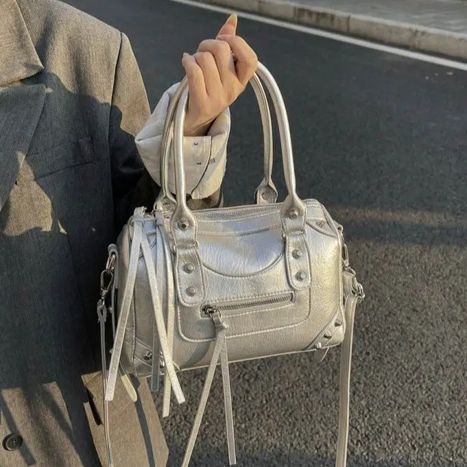 

Новая ретро-сумка через плечо 2026 года, высококачественная сумка-мессенджер, модная персонализированная сумка-подушка с заклепками, сумка-тоут