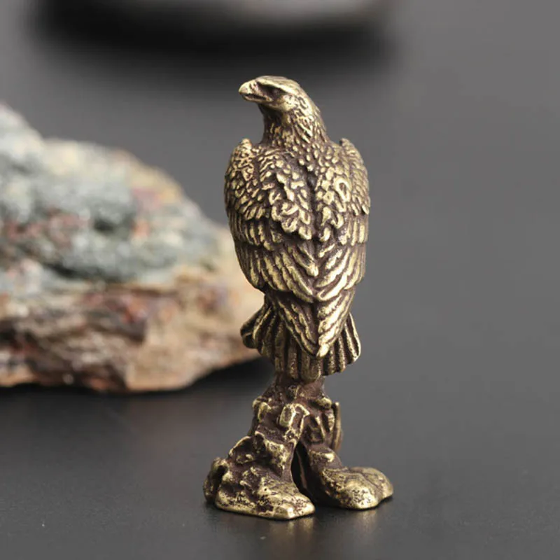 Adorno de águila hecho a mano, escultura de estatuilla de pájaro de cobre Vintage, artesanías hechas a mano, decoración de animales de escritorio de oficina en casa