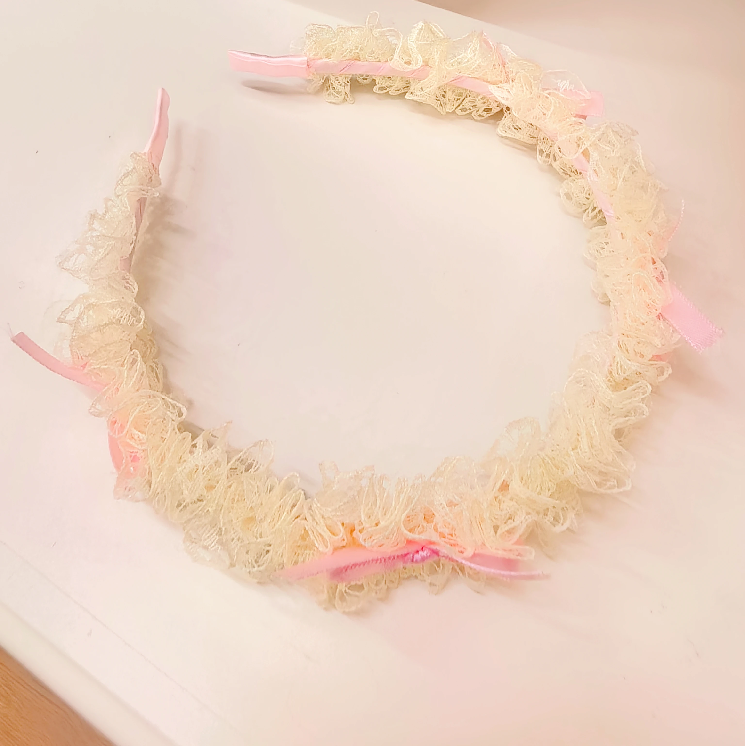 Milk‑Beige Bow Headband, 2.5cm Wide Hand‑Pleated Lace Ruffle Hair Hoop, Decorative Hair Accessory for Party, Dancing, Wedding, B