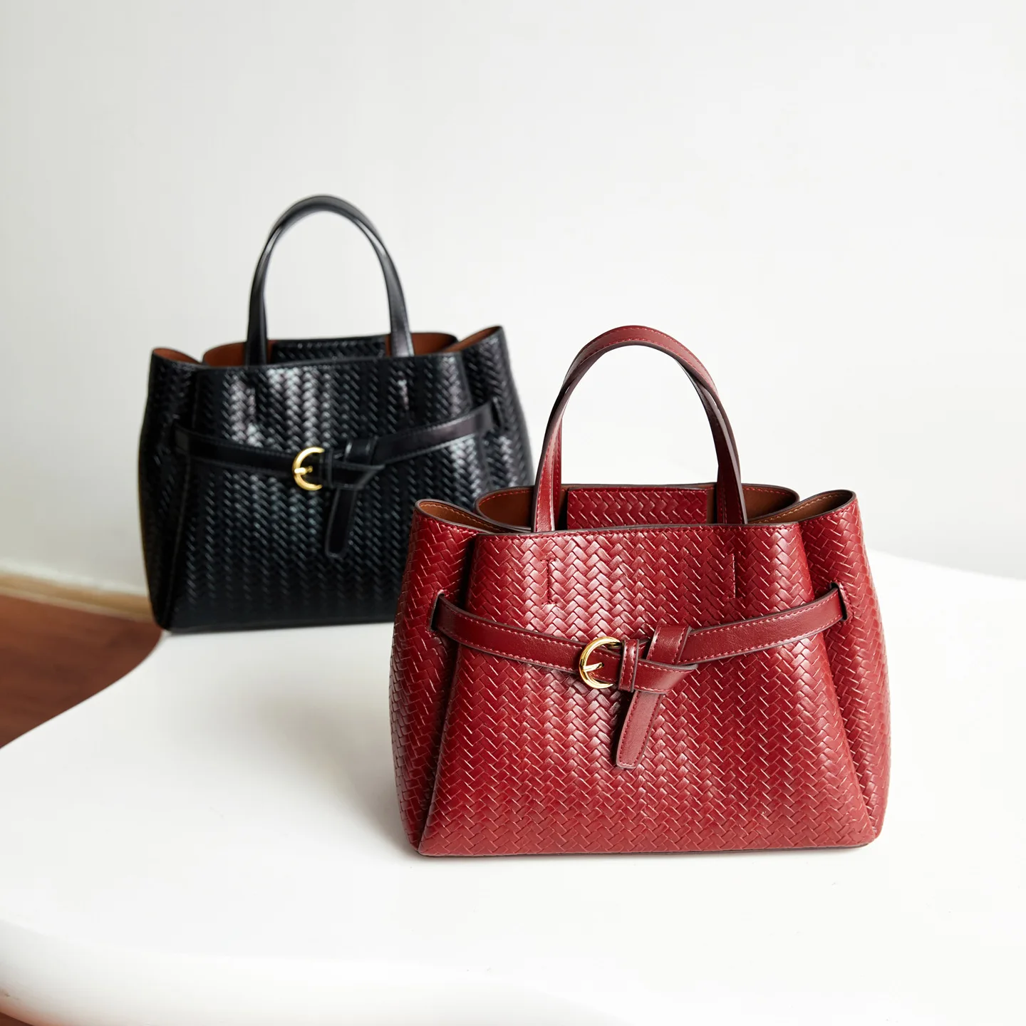 

Нишевая большая сумка 2025 года, просторная женская сумка с верхней ручкой, минималистичная пригородная сумка через плечо, универсальная сумка «день-ночь», текстурированная