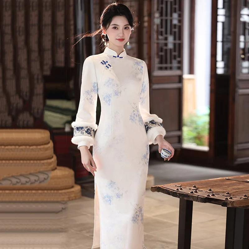 White Chinese Style Suzhou Long Sleeved Modified Cheongsam Winter Thick Women's New Chinese Style 2025 New Retro Autumn Qipao