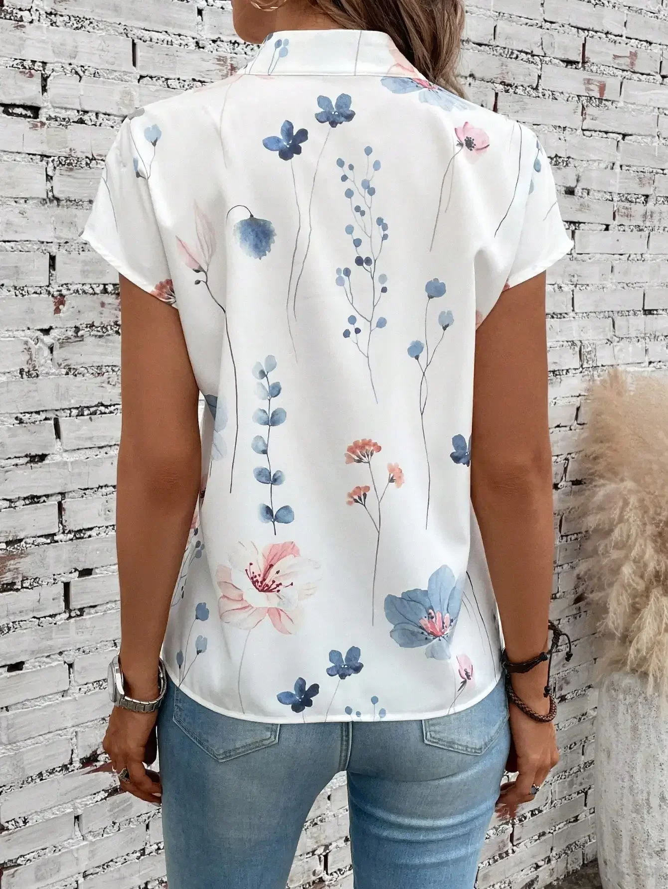 Women\'s temperament, fashionable flower print,2024 new neckline,unique button casual top shirt,  spring and summer style