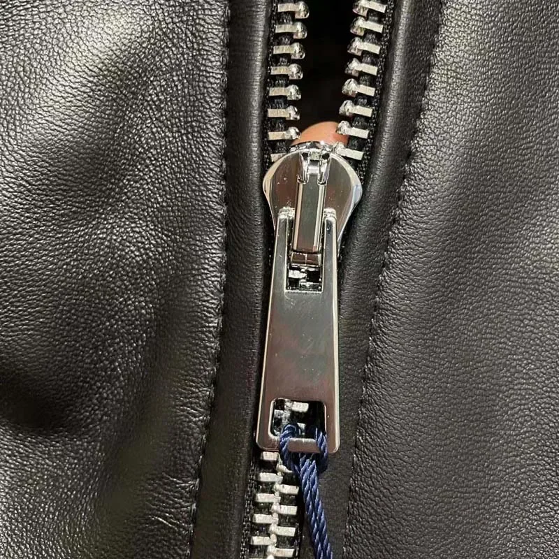 سترة نسائية عصرية من الجلد الطبيعي لربيع وخريف 2025 بطول قصير وياقة مقلوبة وصلت حديثًا ملابس نسائية