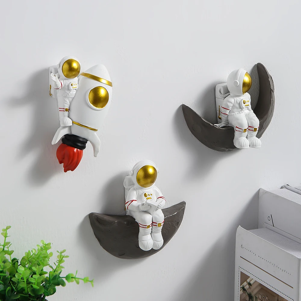 Resin Astronaut Wall Hanging Decoration Creative Cartoon Crafts Modern Home Office Porch Ornaments Lovely Wall Ornament Gifts