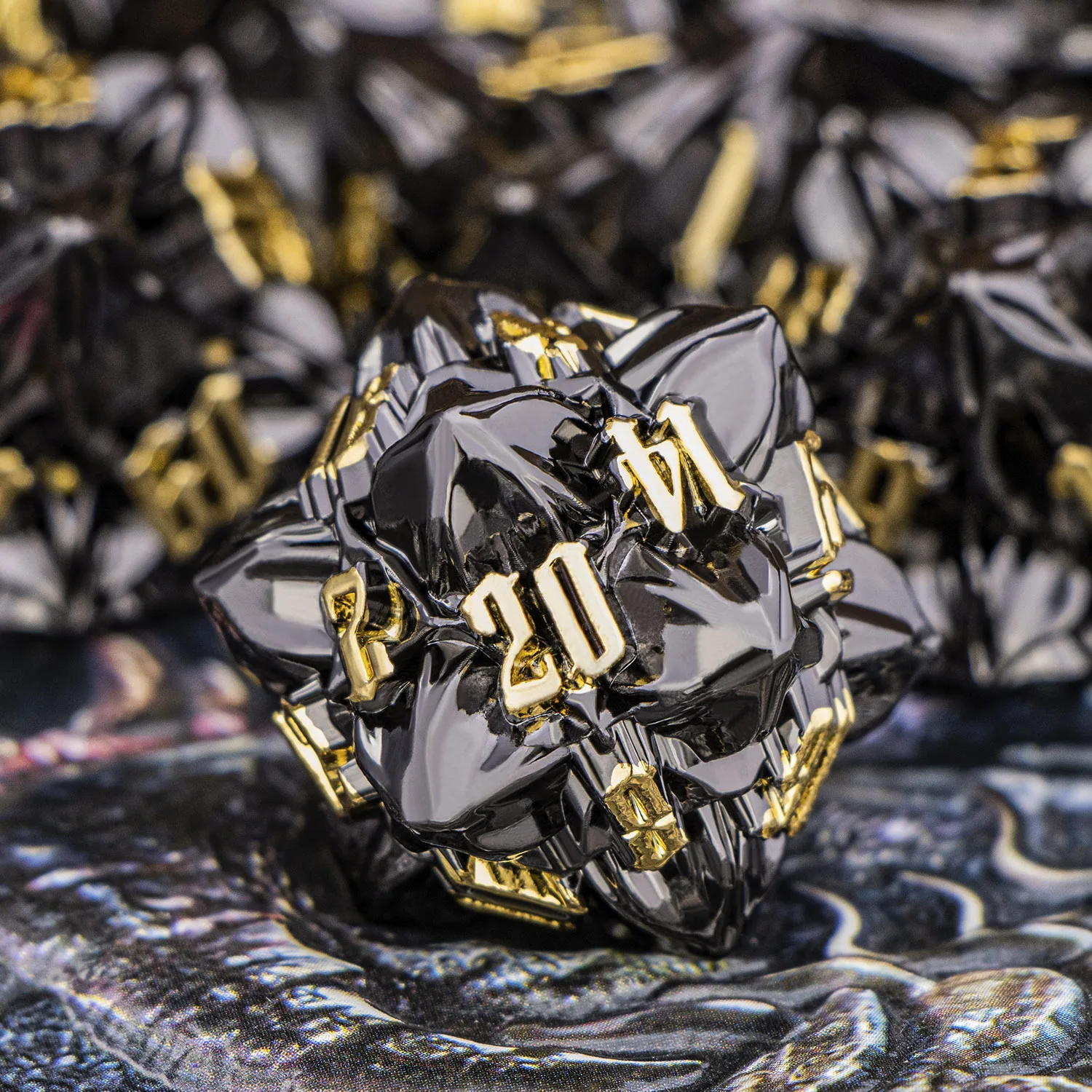 

Набор металлических кубиков DND, черно-золотые, с узором «Дракон», 7 шт., для настольных ролевых игр D&D, D20, D12, D10, D8, D6, D4