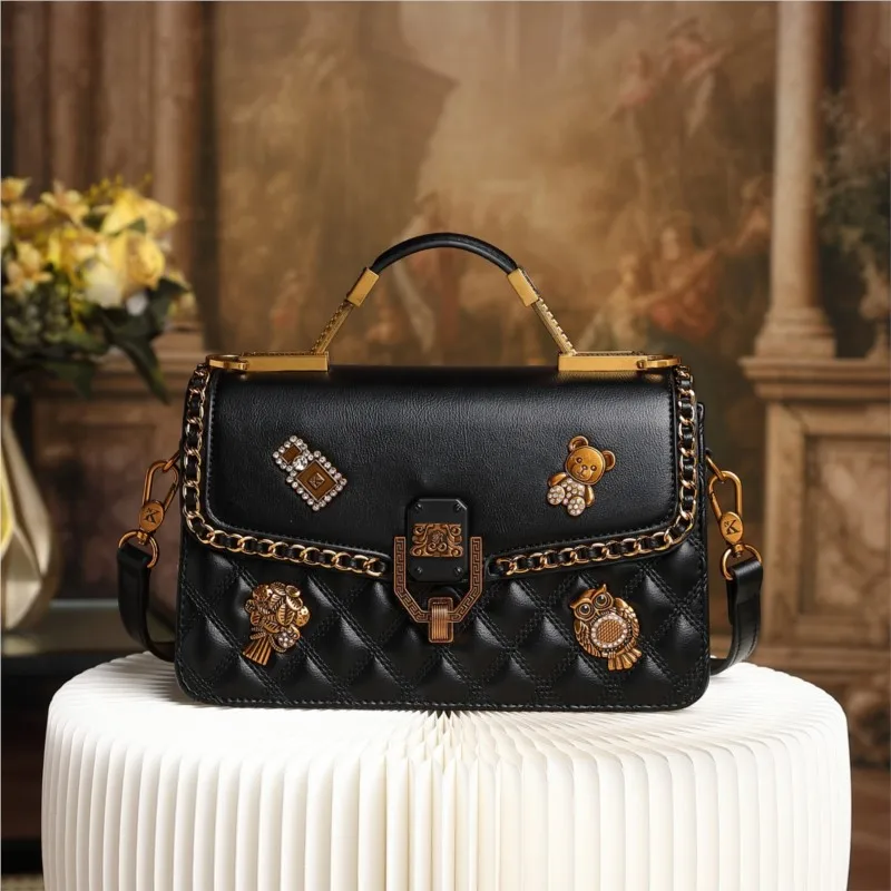 

Fashion diamond grid handbag for women, 2026 autumn and winter new item, badge decoration, high-end shoulder crossbody bag