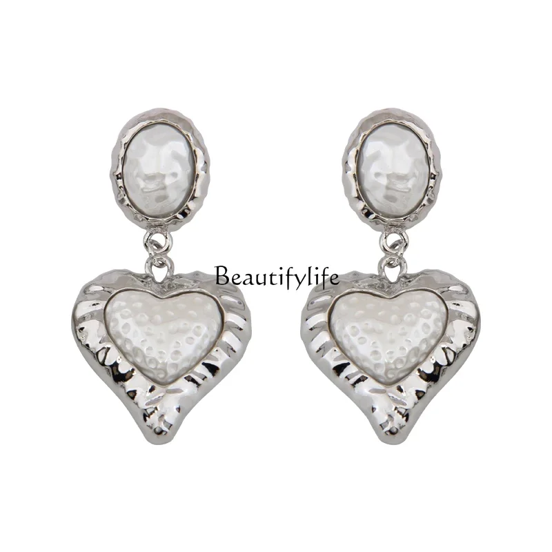 

Retro Hong Kong style irregular pleated love pearl earrings light luxury unique beautiful stud earrings