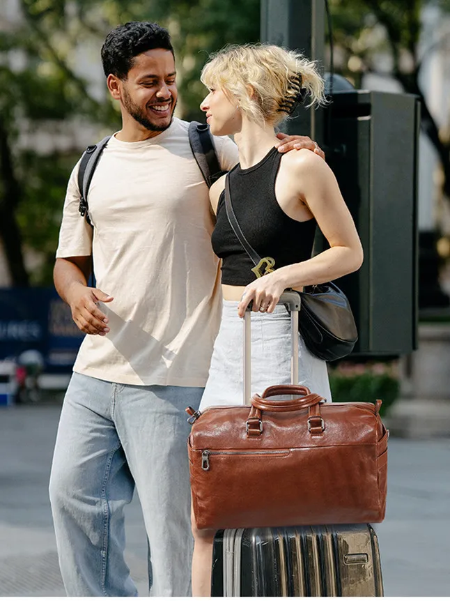 Bolsas macias de couro genuíno para homens, bolsa de bagagem de couro de primeira camada, grande capacidade sacola de curta distância, bolsas de viagem, novas, 2024