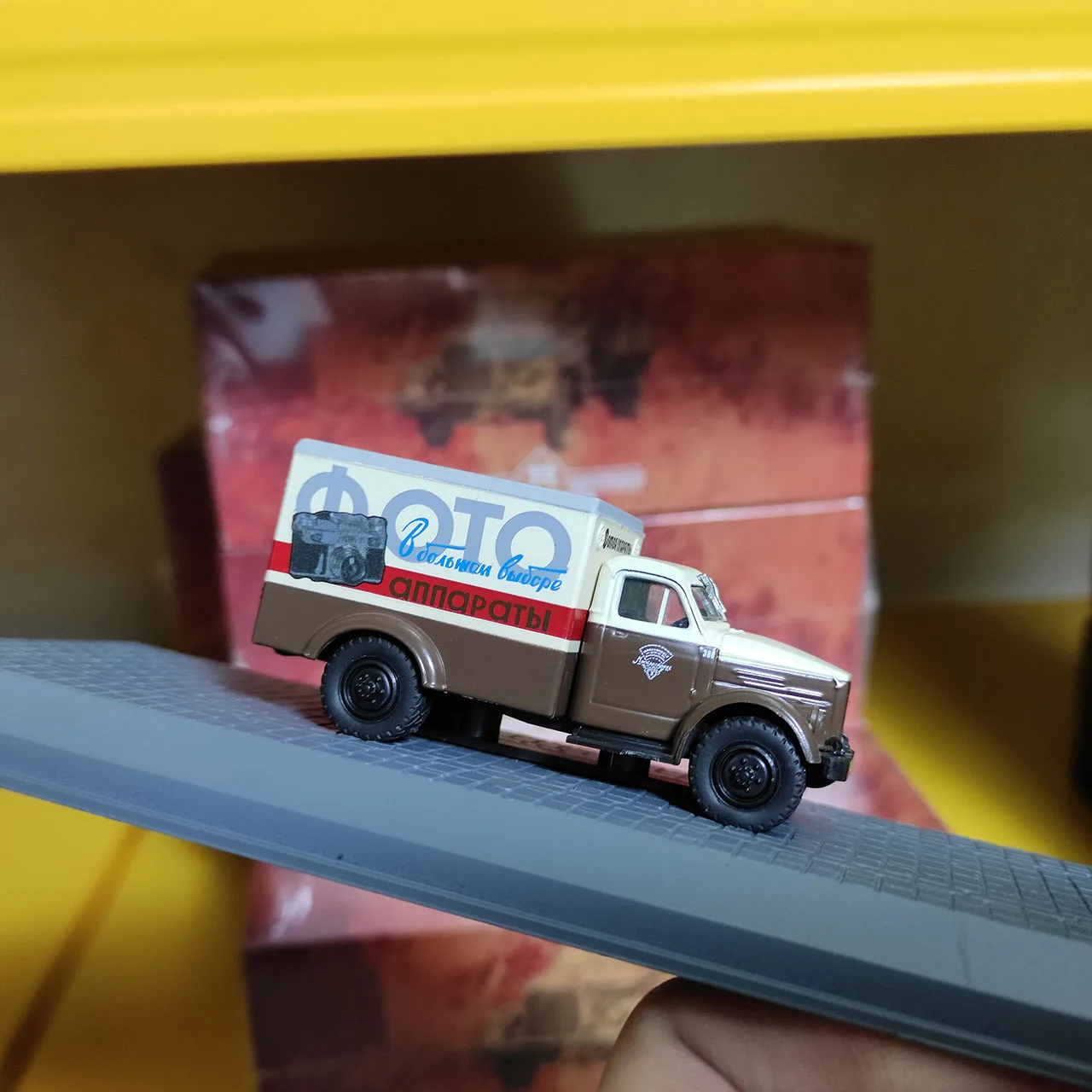 Diecast 1:43 Scale Truck Van Alloy Car Model Collectible Toy Gift Souvenir Display Ornament