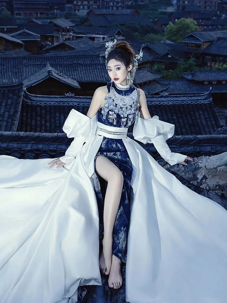 

Women's tie-dyed tailing long dress ethnic style photography