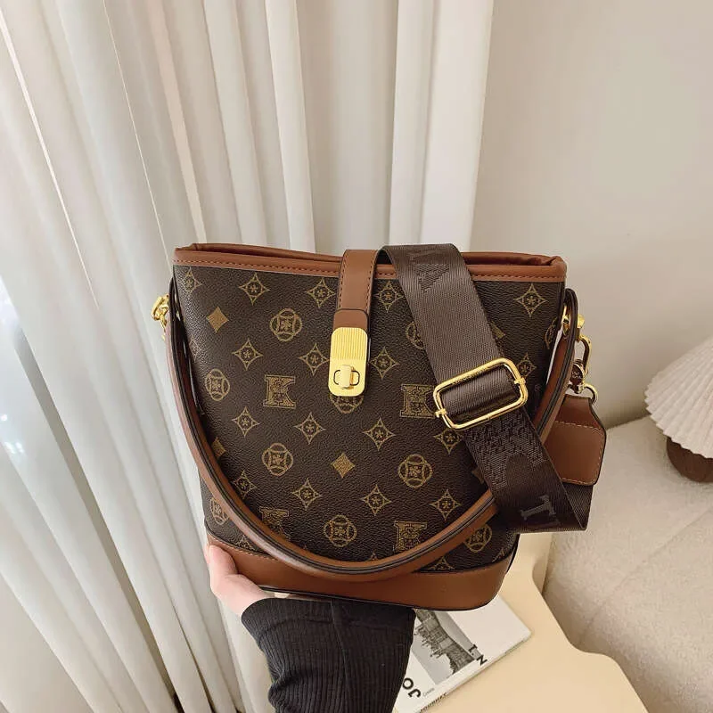 

Designer Bag Shoulder Bag Wide Strap Bucket Bag for Women 2025 New Pattern Shoulder Large Capacity Crossbody Bag