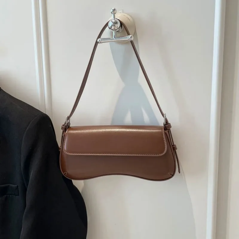 

Элегантная простая дизайнерская сумка-тоут для подгузников для женщин, роскошная кожаная сумка большой вместимости, стильная сумка через плечо для минималистичных мам.