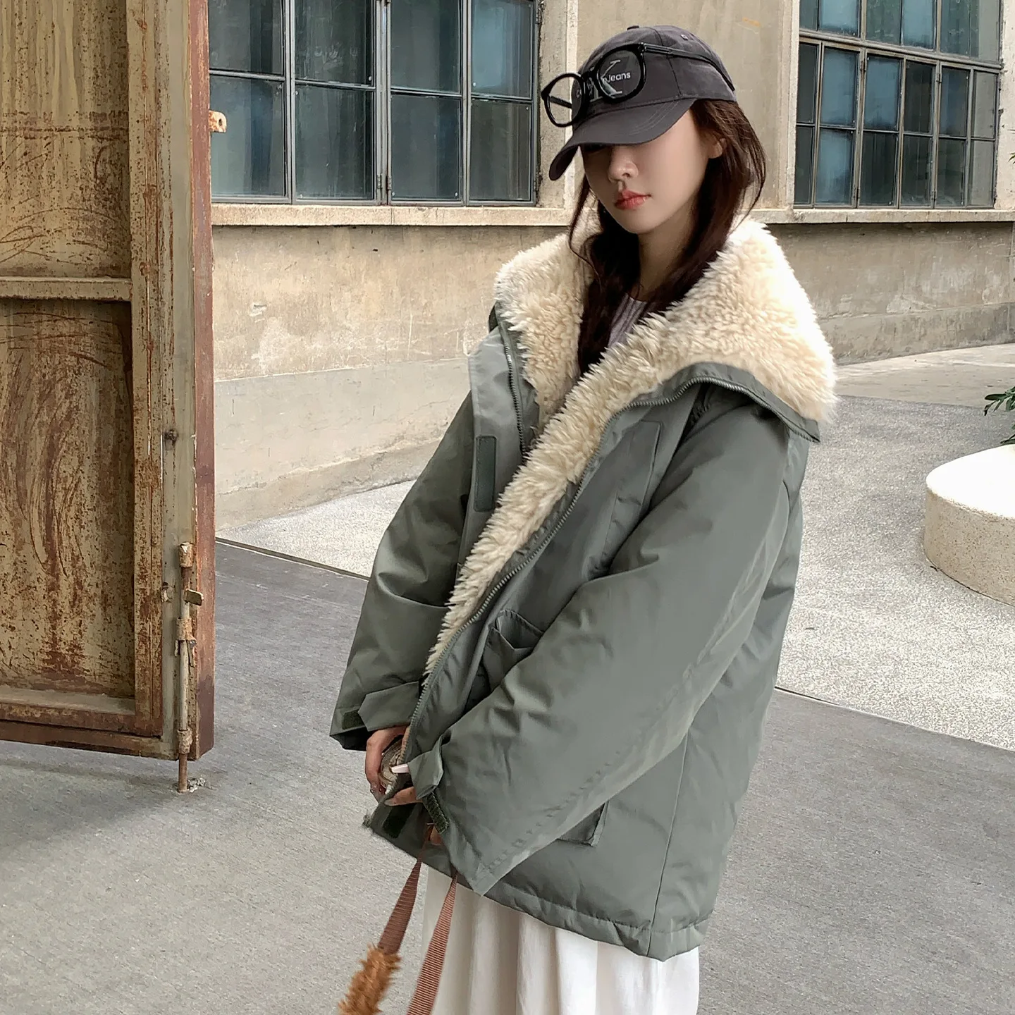 

Женская хлопковая куртка, новинка 2025 года, зимняя утолщенная короткая парка из овечьей шерсти, хлопковое пальто в корейском стиле для женщин