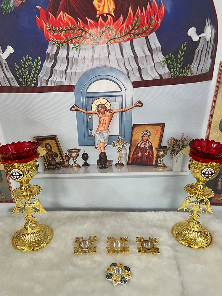 Persönliche Reliktschatulle mit Schutzgehäuse und Urne aus Legierung, Gold, Orthodoxe Jesus-Kristalldekoration, religiöse Utensilien für die Asche der Urne. – Detail 1