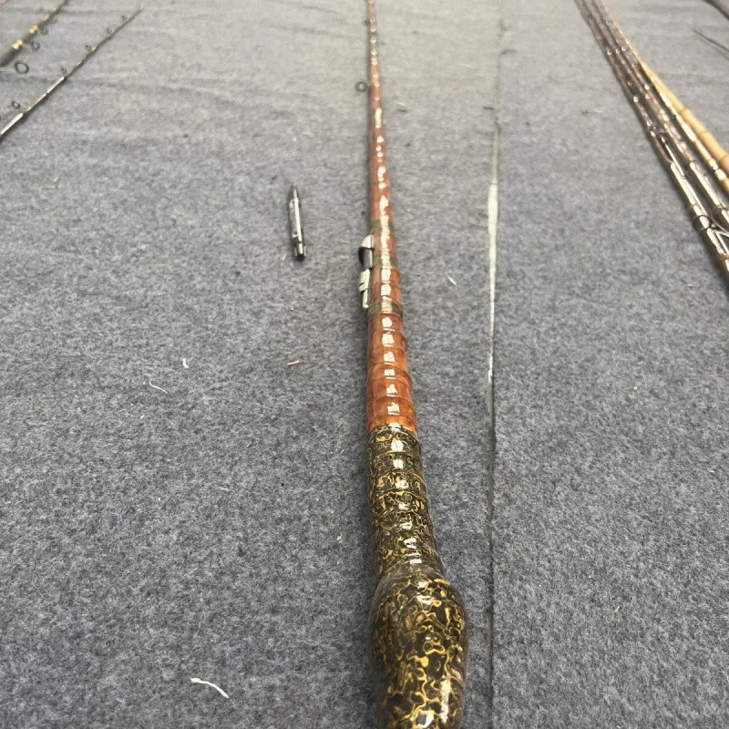 

Bamboo fishing rod Bamboo Luya lacquered bamboo Luya rod grab Luya 2 sections, the total length is about 2.1 meters