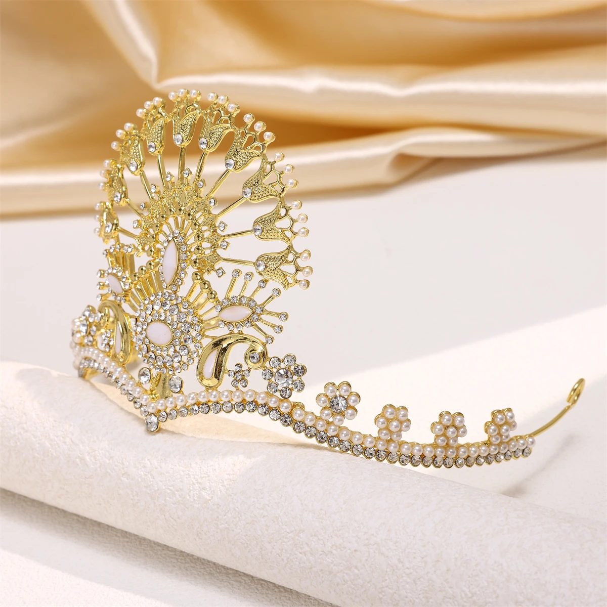 

An Exaggerated Lady Crown For An Arab Bride Wedding A Headdress For Women Traveling In Thailand Studded With Fake Pearls