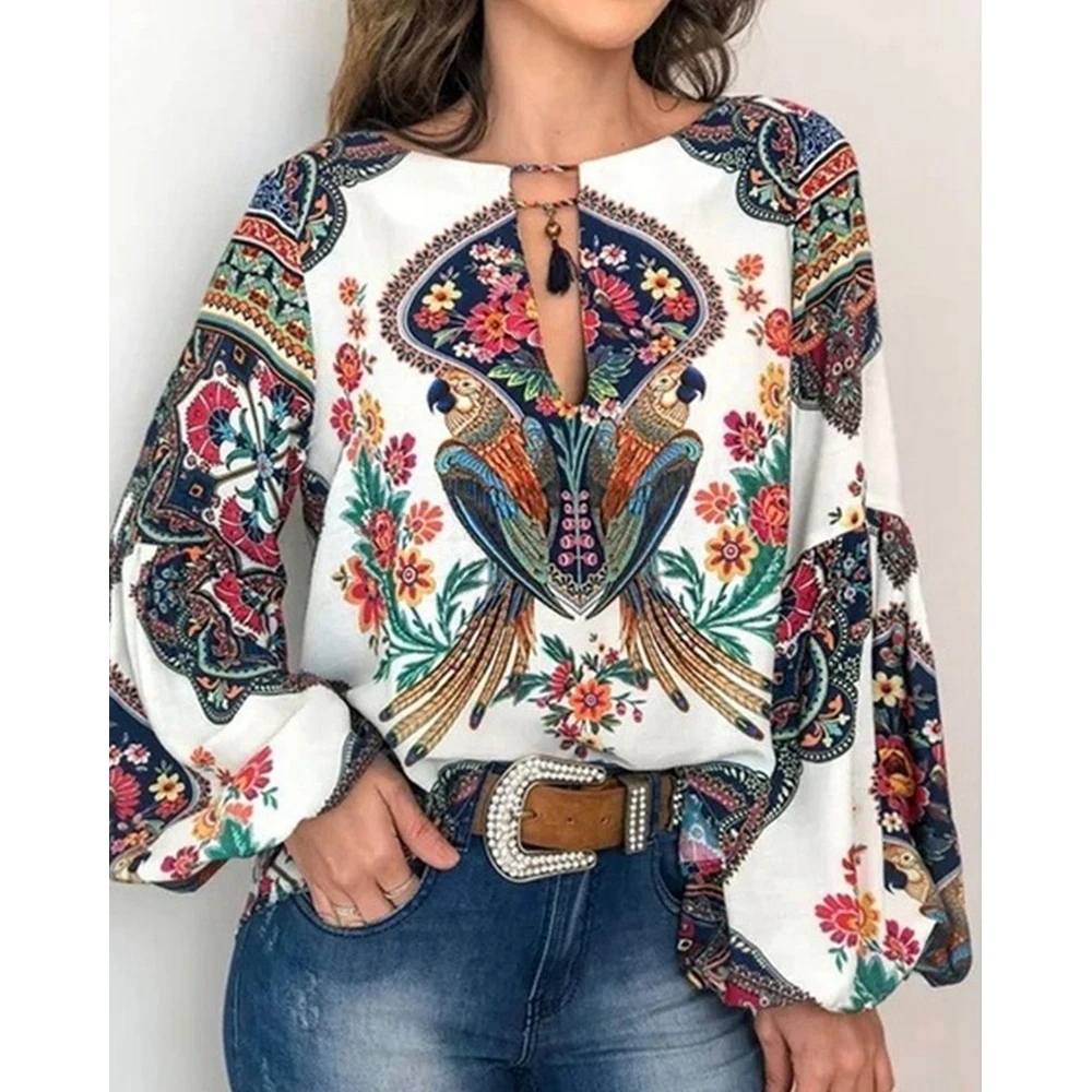 Blusa floral estampada étnica para mulheres, blusa gola v, manga lanterna, design borla, streetwear casual, moda primavera, verão