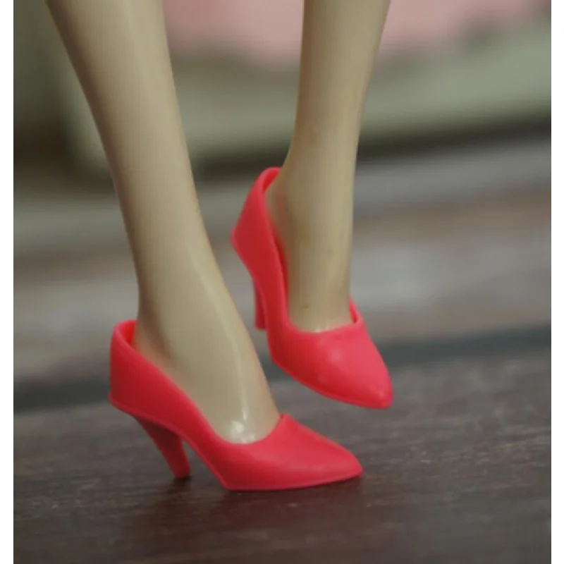 Chaussures de poupée talons hauts chaussures plates nouveaux styles bleu rouge marron accessoires pour vos poupées barbie BBI201013A