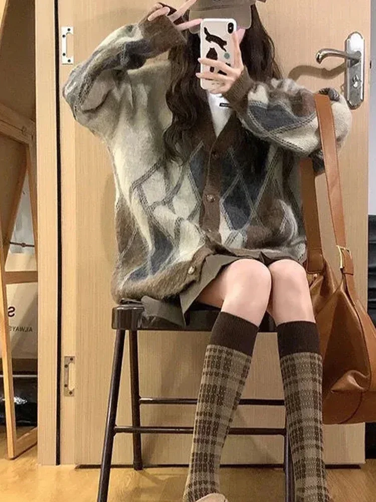 女性用プレッピーニットカーディガン、ヴィンテージアーガイル、女性用ニットセーター、Vネック、ボタンカーディガン、ルーズソフトトップス、レディースコート、秋冬