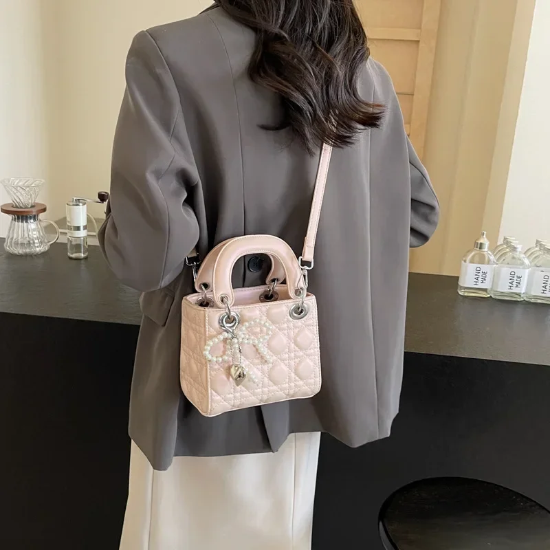 

Women's Luxury Fashion Personality Retro Casual Luxury Hand Bag 2025 New Pearl Bow Single Shoulder Crossbody Bag