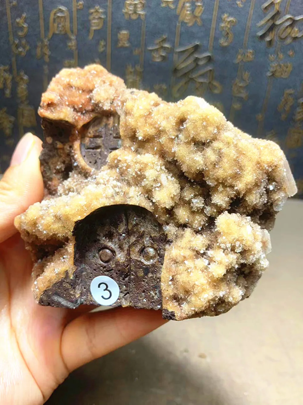 

Natural crystal mineral specimen carved exquisite Hell's gate home decoration pieces