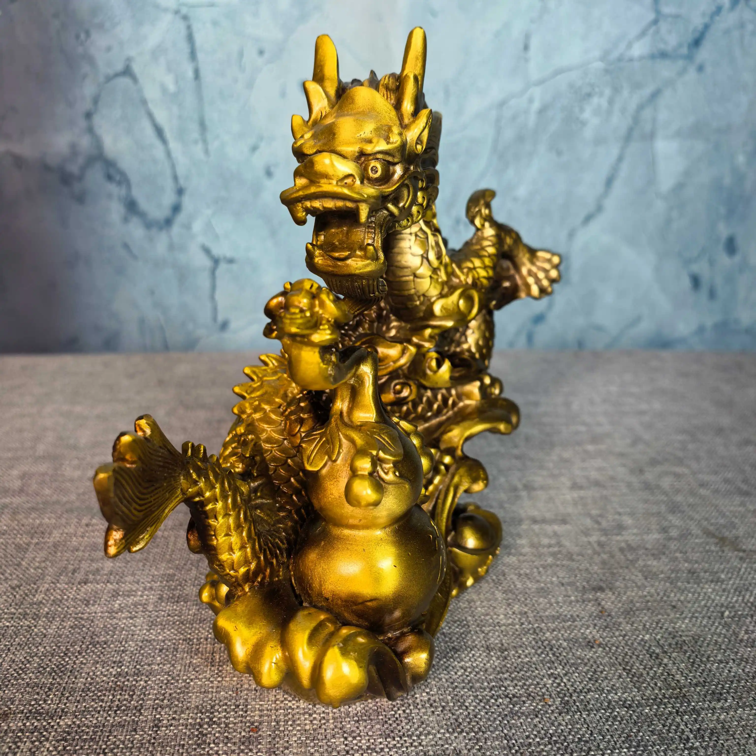 Brass Gourd Dragon Statue - Exquisite Antique-Style Decorative Art Piece for Home Décor and Unique Gifts
