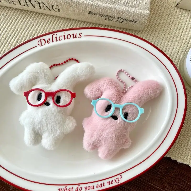 1pc bonito dos desenhos animados de pelúcia coelho óculos vermelhos chaveiros saco pingente decoração chaveiro estudante mochila pendurado presentes casal