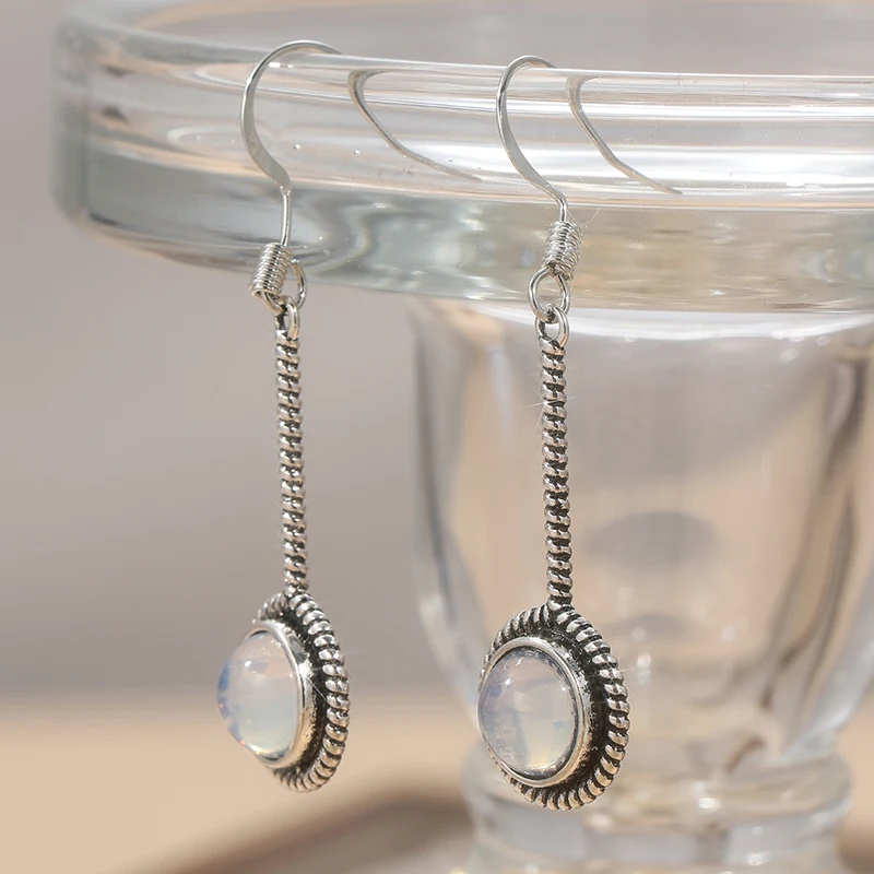 Lange Anhänger-Ohrringe im Vintage-Stil für Damen, versilbert, mit imitiertem Mondstein-Charm, Alltagsschmuck