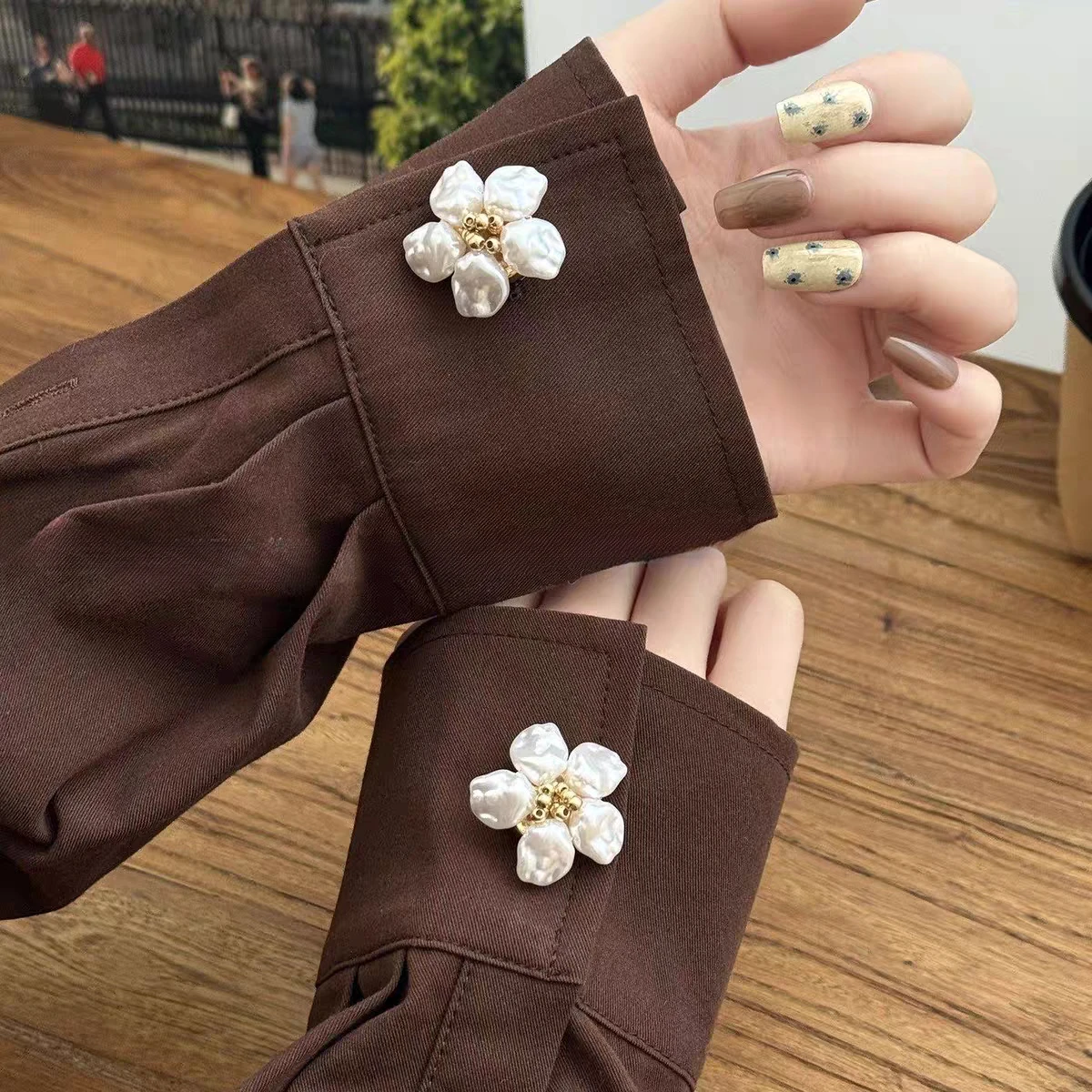 2 Pièces Cache-boutons Fleuris Tendance et Décoratifs pour Vêtements DIY, Décoration de Boutons de Chemise et de Manches