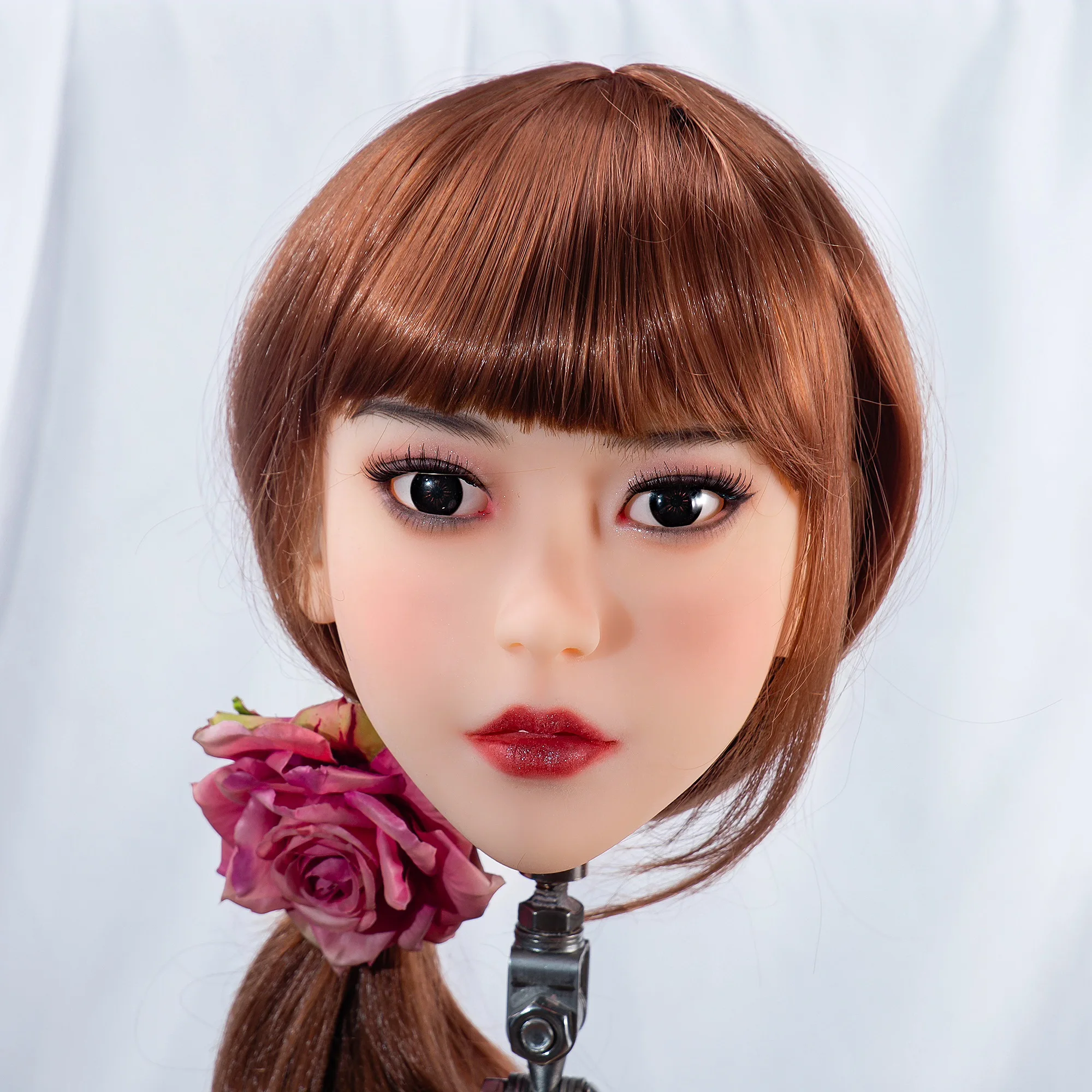 

Multi purpose head model, simulated facial features, accessory photography, hairdressing practice, random wig, no accessories