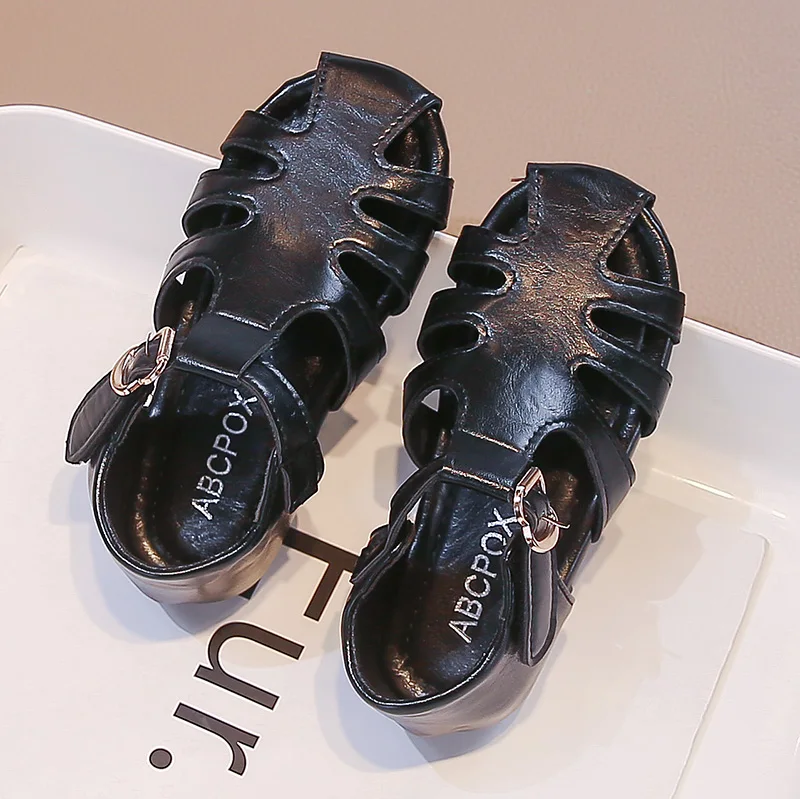Girls Leather Cage Sandals 2026 New Summer Kids Ankle Strap Sandals Non-slip Classic Retro Style Party Wedding Outdoor Footwear
