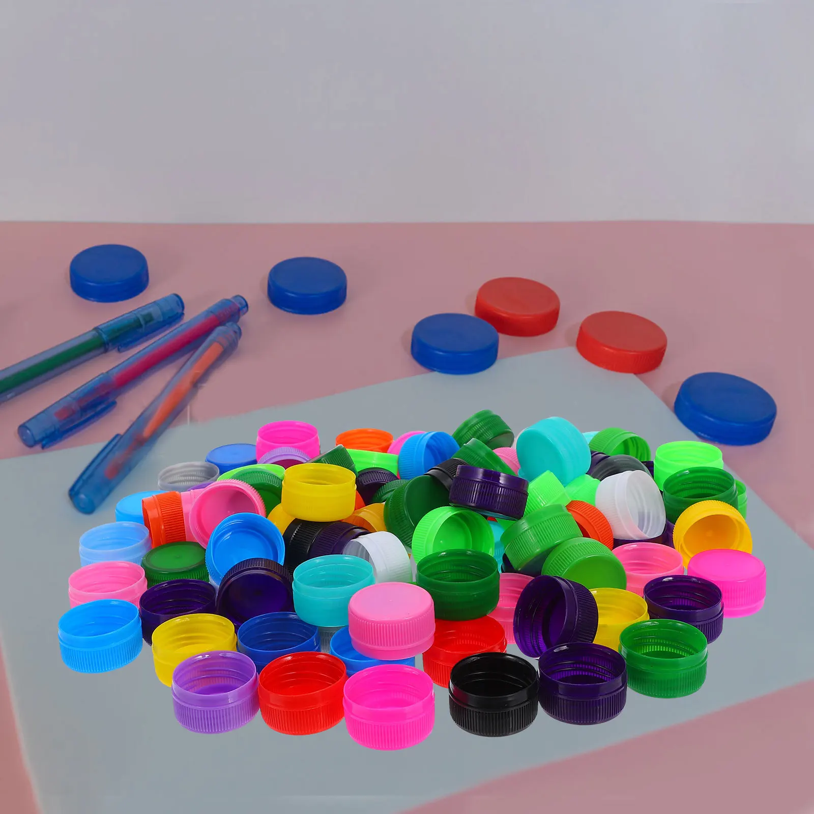 100 pçs tampas de garrafa de plástico colorido diy capa de garrafa para crianças projetos de arte artesanato fino acabamento educacional jogo de quebra-cabeça