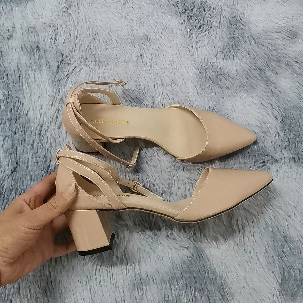 Sandalias de mujer verano Sexy 5cm trabajo único OL tacones altos gruesos punta puntiaguda boca hueca Casual fiesta vestido rojo zapatos de boda