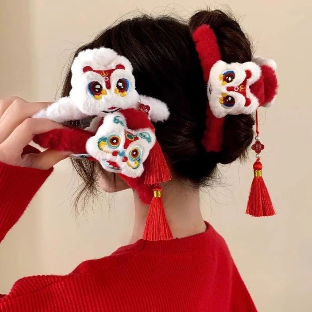 

Awakening Lion New Year Hair Claws Korean Style Headdress Lady Shark Clip Tassel Hair Accessories Women Hair Clips Women