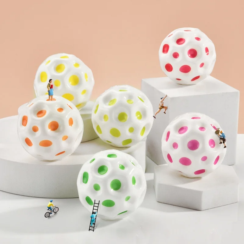 2Pcs Lunar Höhle Ball Super Elastische Ball Freizeit Stress Lindern Hohe Elastische Schaum Sport Interaktive Poröse Springen Ball Spielzeug