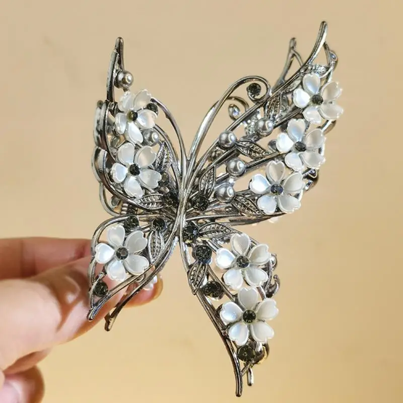 

Trendy Butterfly Hair Claw For Women and Girls Lightweight Hair Accessory Nonslip Design Fashion Barrettes