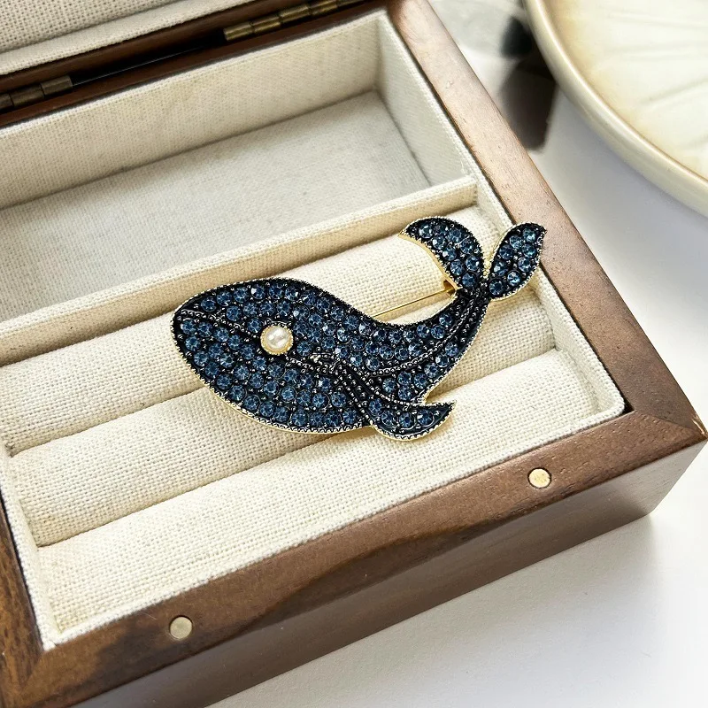 New Blue Whale Pearl Rhinestone Brooches For Women Men Elegant Marine Life Fish Animal Pins Clothing Jewelry Party Accessories