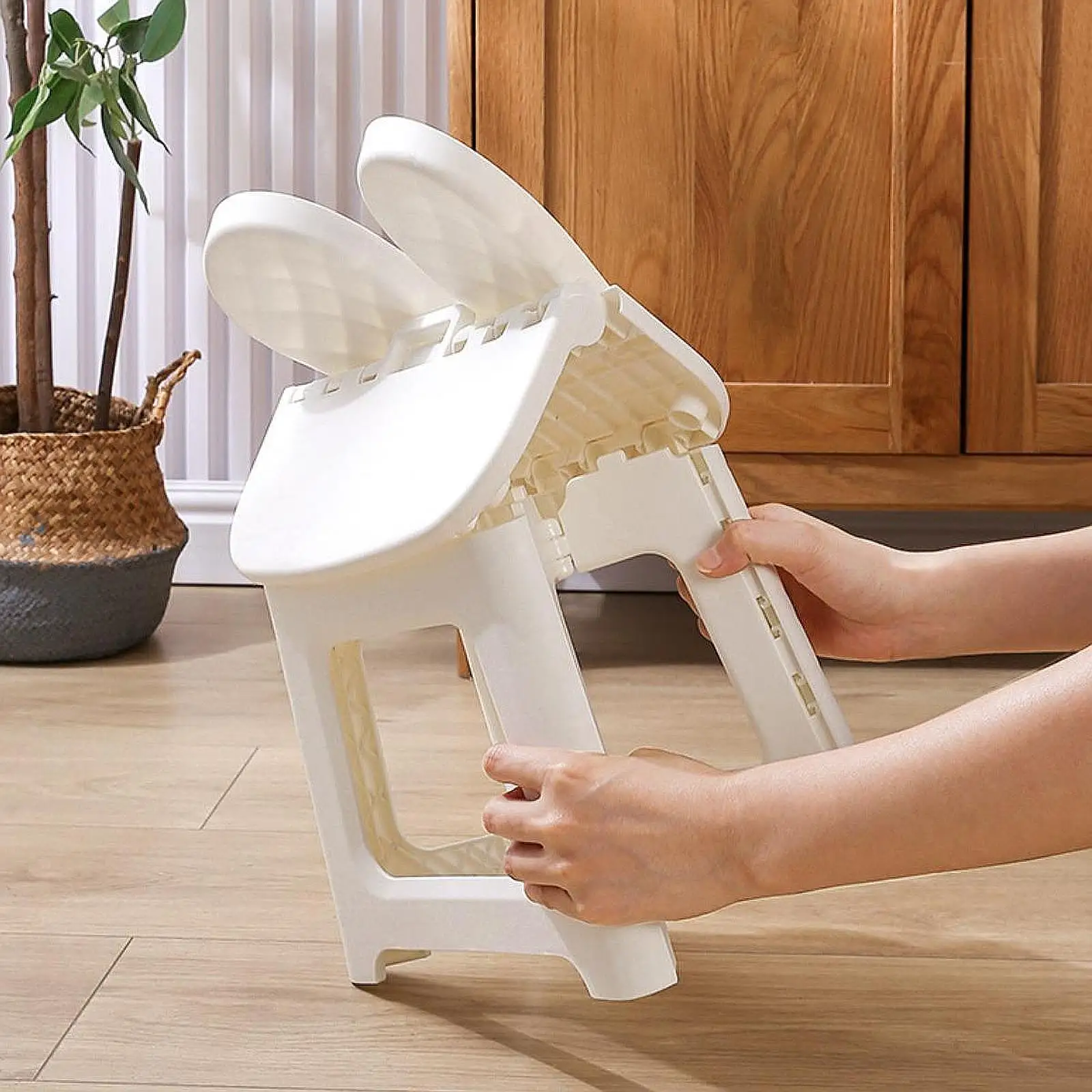sgabello-pieghevole-e-leggero-con-schienale-ideale-per-bambini-sedia-portatile-per-casa-viaggi-campeggio-picnic-uso-interno-ed-esterno