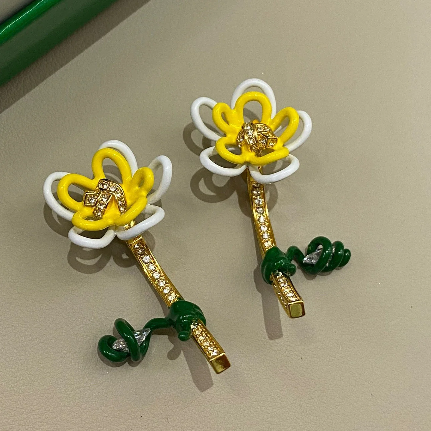 New Fashion Designer Yellow Flower Crystal Earrings Woman Top Quality Luxury Jewelry Trend