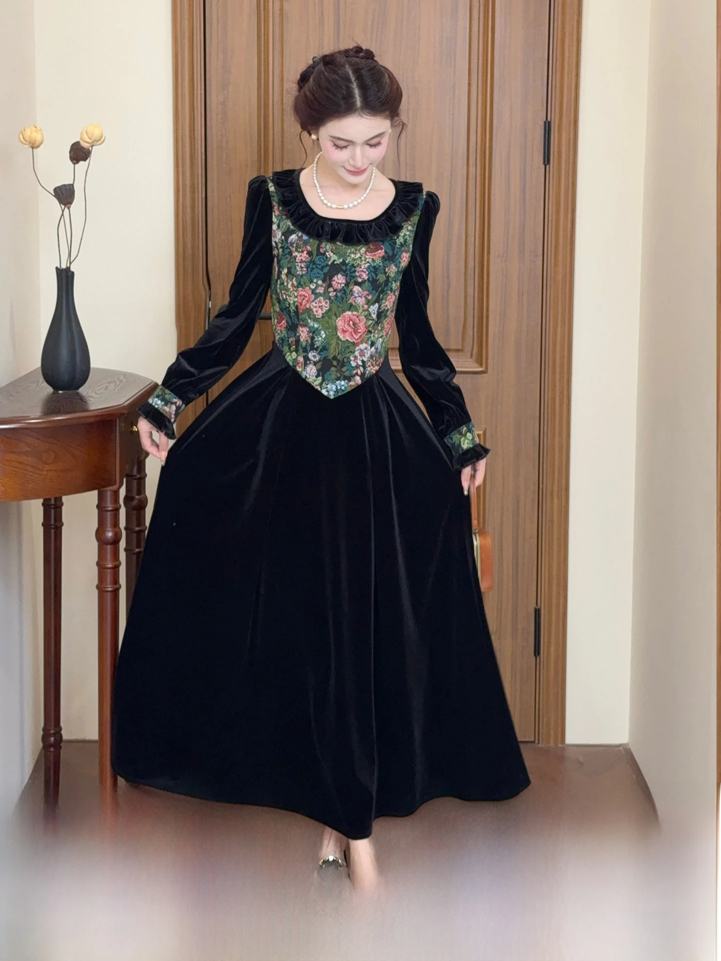 

LILI Bla Velvet Dr Floral Embroidery High Waist A-Line Skirt Long Sve round Ne Zipper Ba Closure Daily Wear for L...
