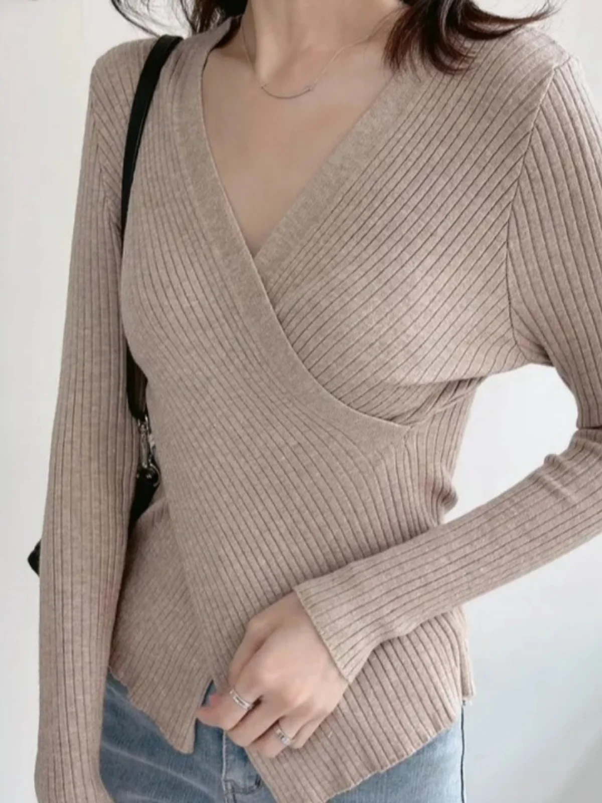 

Slim Fit Long Sve V-Ne Knitted Sweater Women's Autumn Winter Faion Sexy Cross Design Base irt Korean Sle Top