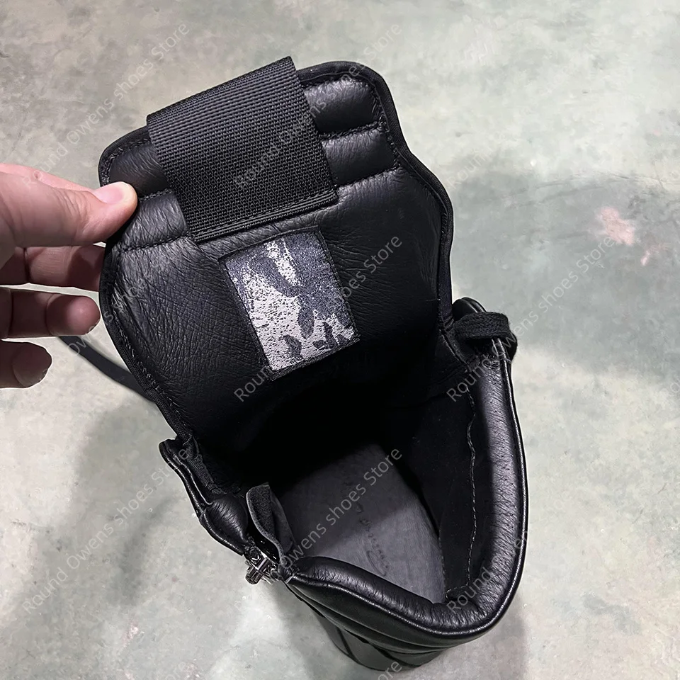 العلامة التجارية حذاء رجالي عادية عالية الجودة النساء حذاء رياضة أسود حذاء بوت بطول الكاحل الجغرافيا الجلود رو الدانتيل يصل موضة سميكة وحيد شقة البريدي حذاء رياضة